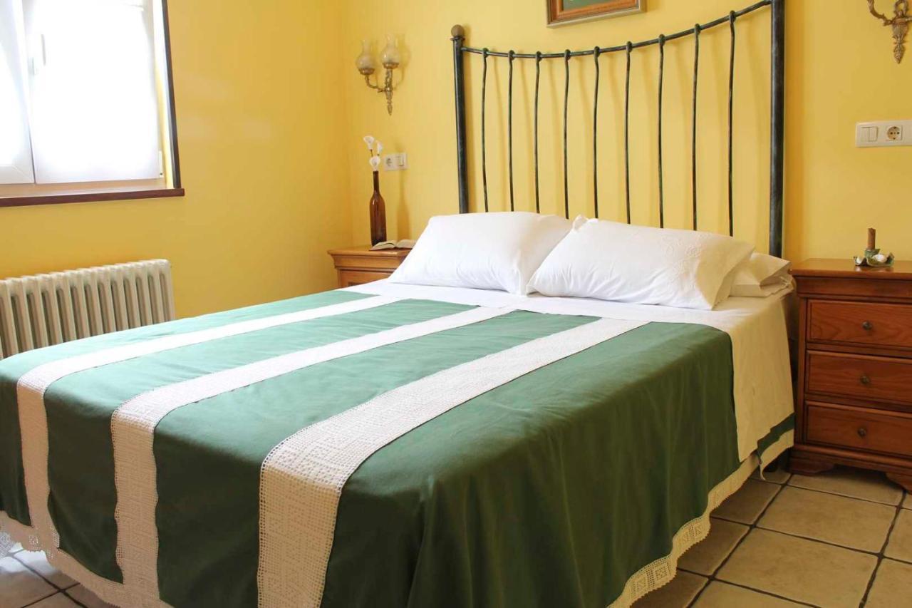 Apartamentos Casa Germana タピア・デ・カサリエゴ エクステリア 写真