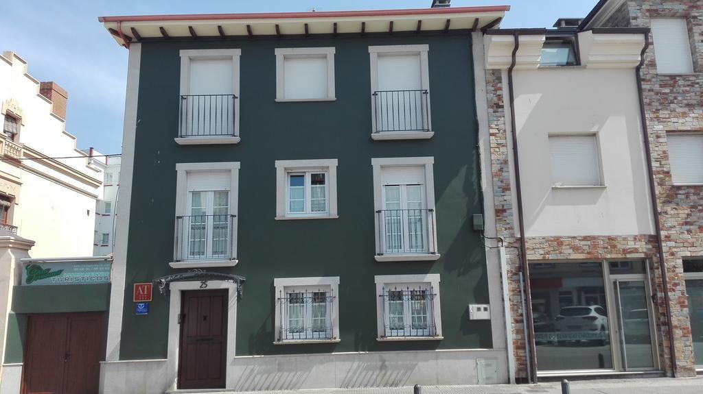 Apartamentos Casa Germana タピア・デ・カサリエゴ エクステリア 写真