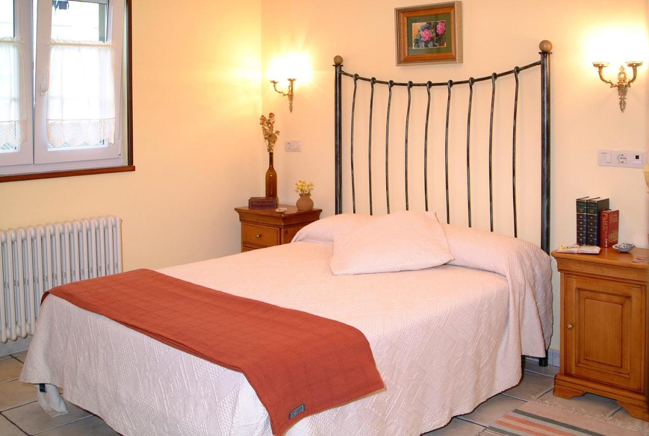 Apartamentos Casa Germana タピア・デ・カサリエゴ エクステリア 写真